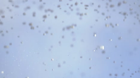 cristales cayendo en agua clara, estudio packshoot