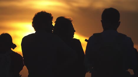 Silhouetted-Couple-Against-Sunset