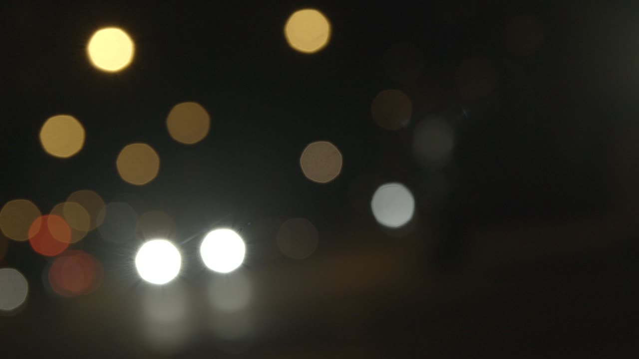 luces bokeh en los coches de la noche, 4k