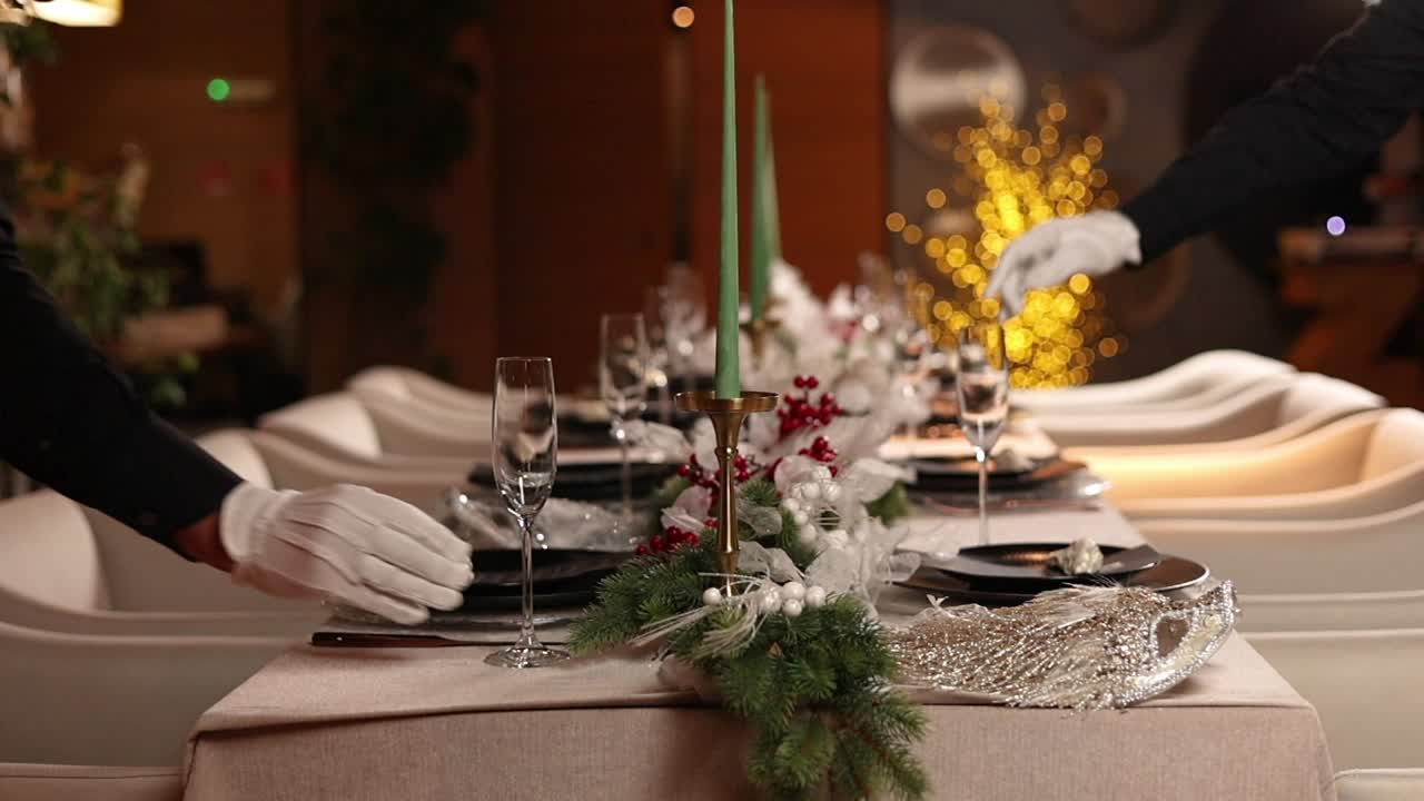 puesta de mesa para una cena de navidad