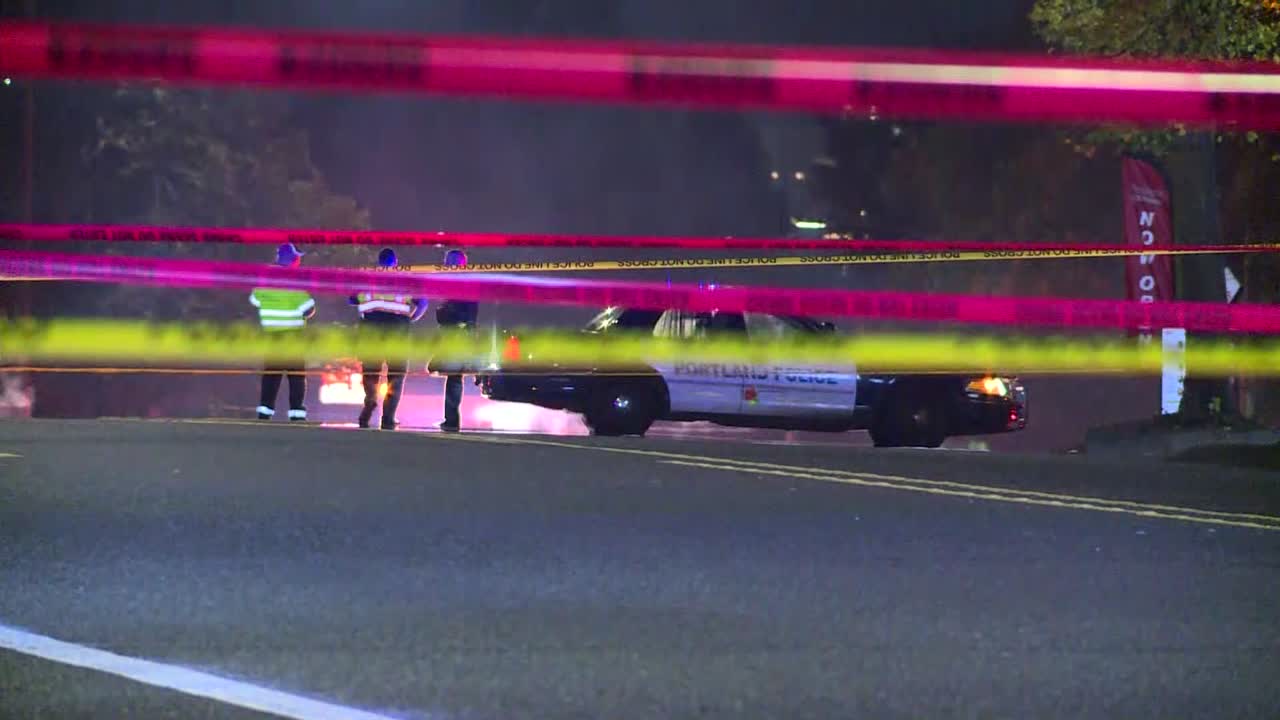 경찰관과 경찰차가 있는 경찰 테이프