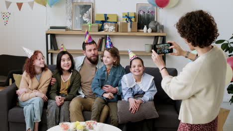 Family-and-guests-posing-at-home