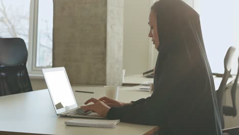 beautiful arabian woman with abaya dress working in the office