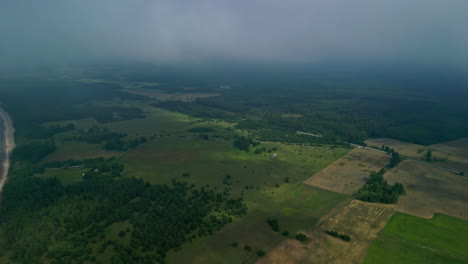 Blick-In-Großer-Höhe-Auf-Die-üppige-Grüne-Landschaft