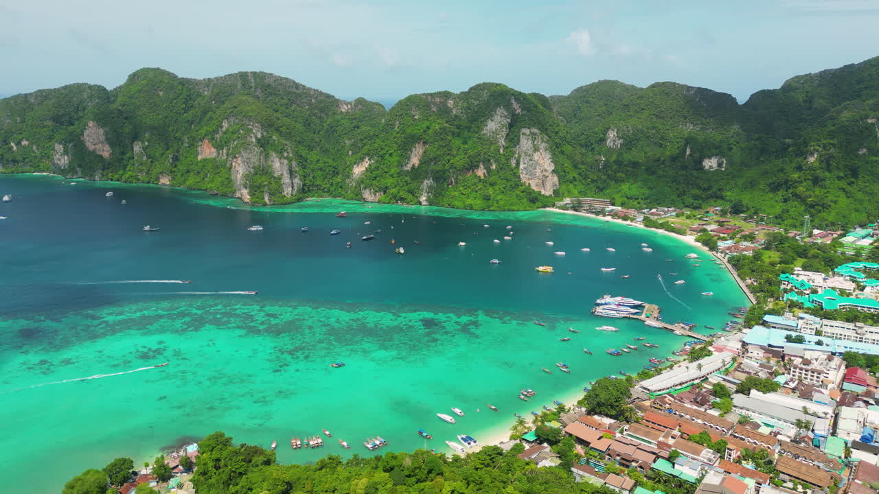 Vịnh phía nam đảo Phi Phi
