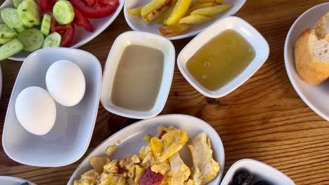 vista superior desayuno turco en la mesa en turquía