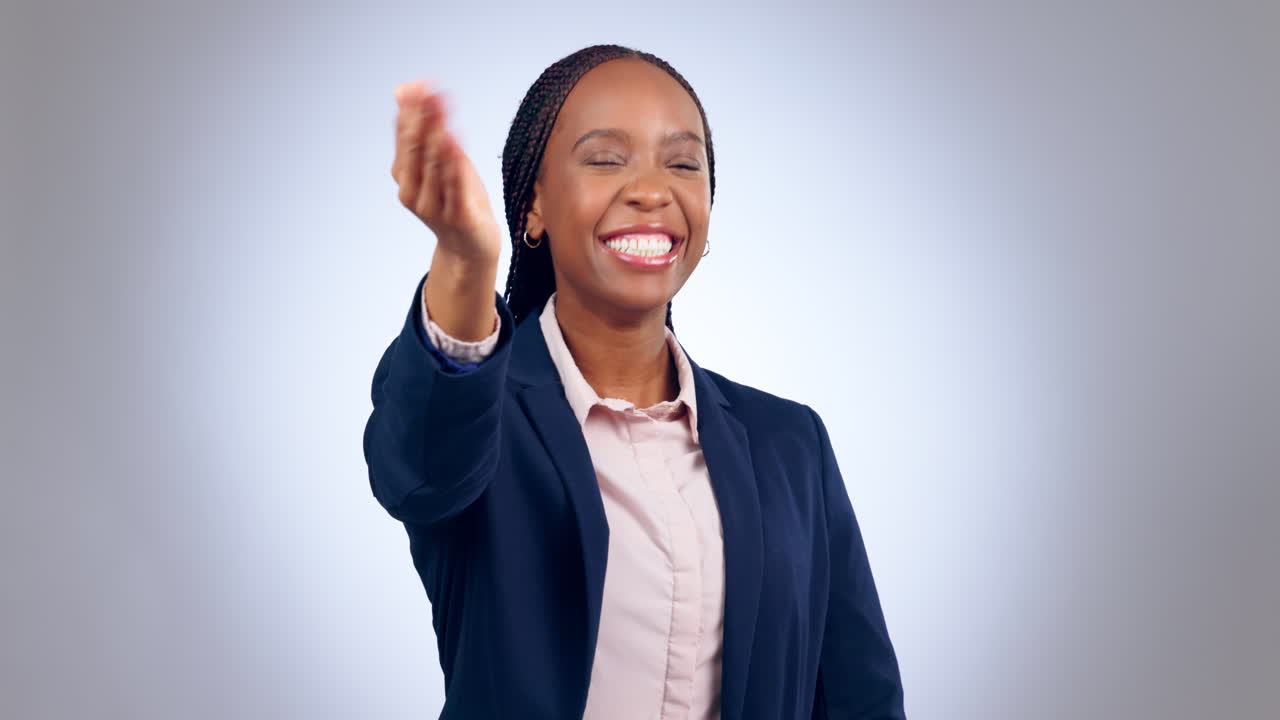 mujer de negocios, elección y apuntando a usted