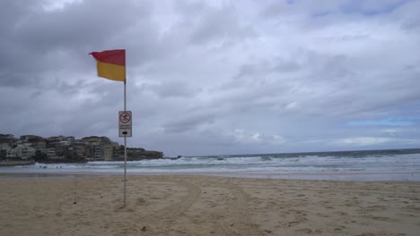 Empty-Sydney-Bondi-Surfing-Beach,-Zombie-Apocalypse-in-New-South-Wales,-Australia