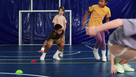 Niños-Entrenando-En-El-Interior