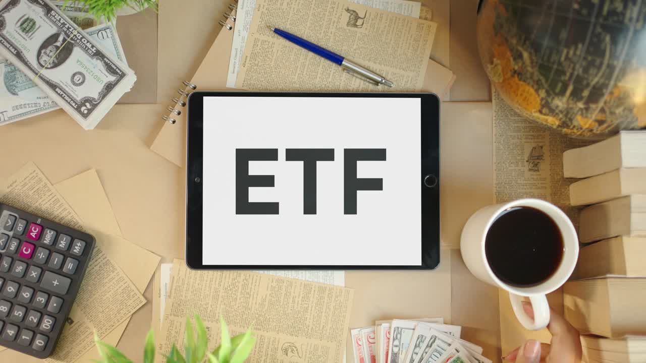 exhibición de etf en la pantalla de la tableta de finanzas
