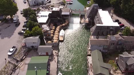 Histórico-Fishtown-De-Leland-En-Michigan---Toma-Aérea-De-Drones