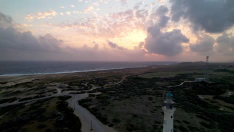 Retirada-Aérea-Sobre-El-Faro-De-California-En-Aruba