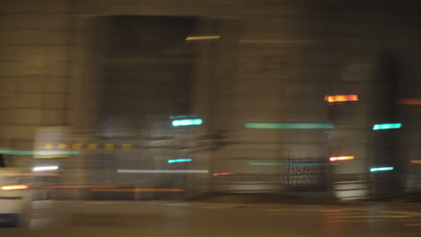 la ciudad de la noche borrosa en movimiento rápido