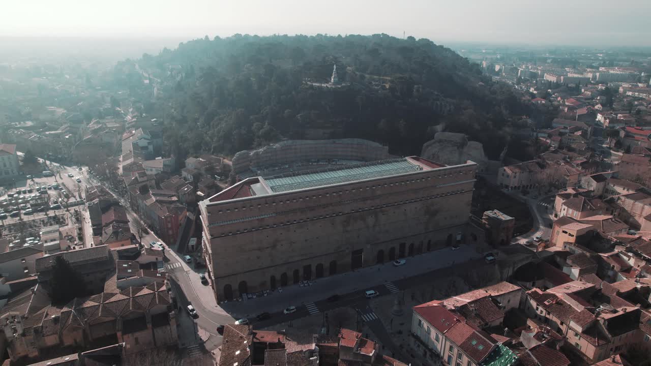 고대 오렌지 극장의 공중 도 촬영은 로마에서 영감을 받았습니다.