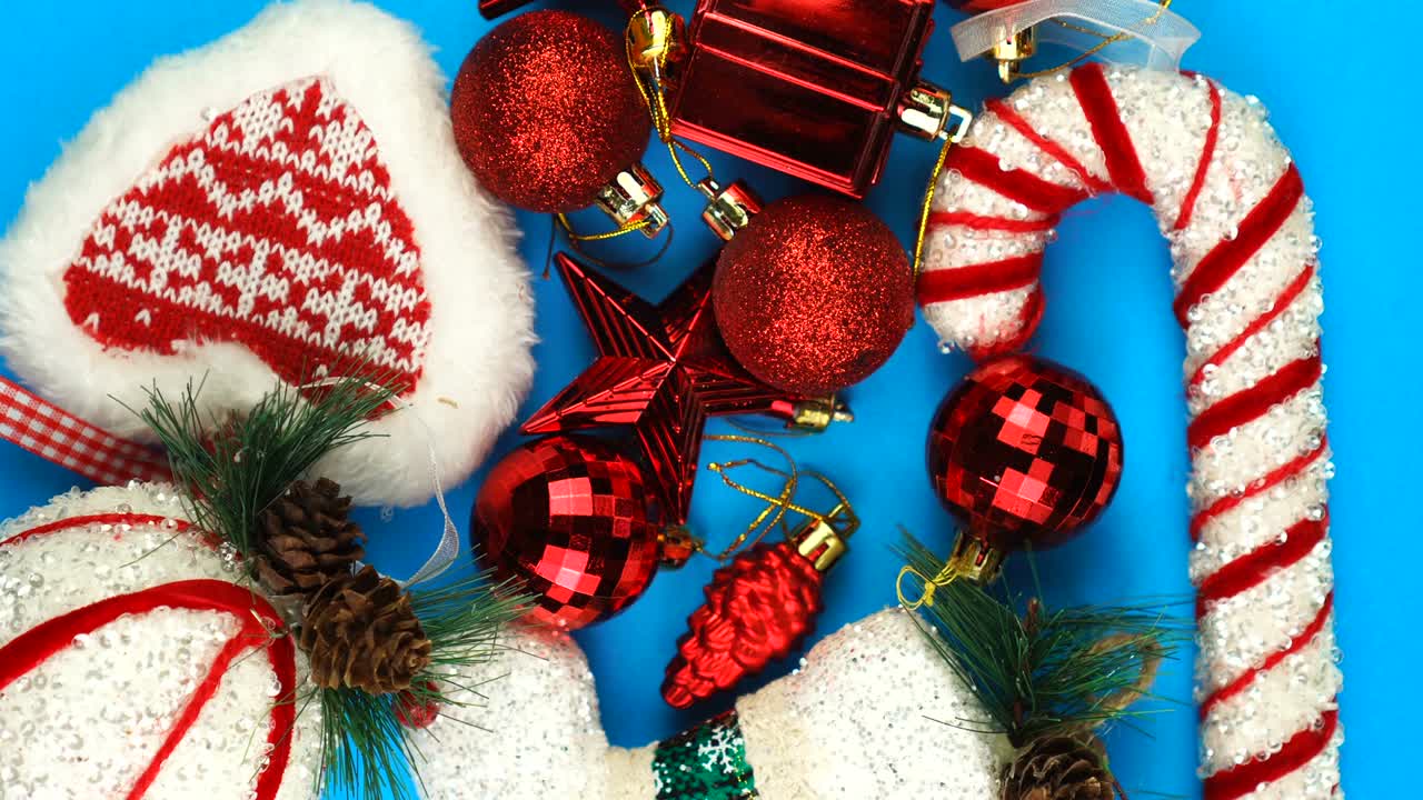 juguetes de navidad con forma de bola de año nuevo, regalo, estrella, cono, medias, bota, piruleta gira