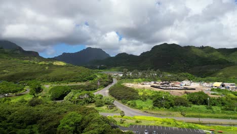 Hawaiian-landscape,-clouds-passing-over