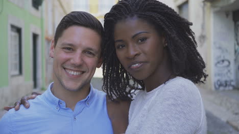 Smiling-young-couple-looking-at-camera.