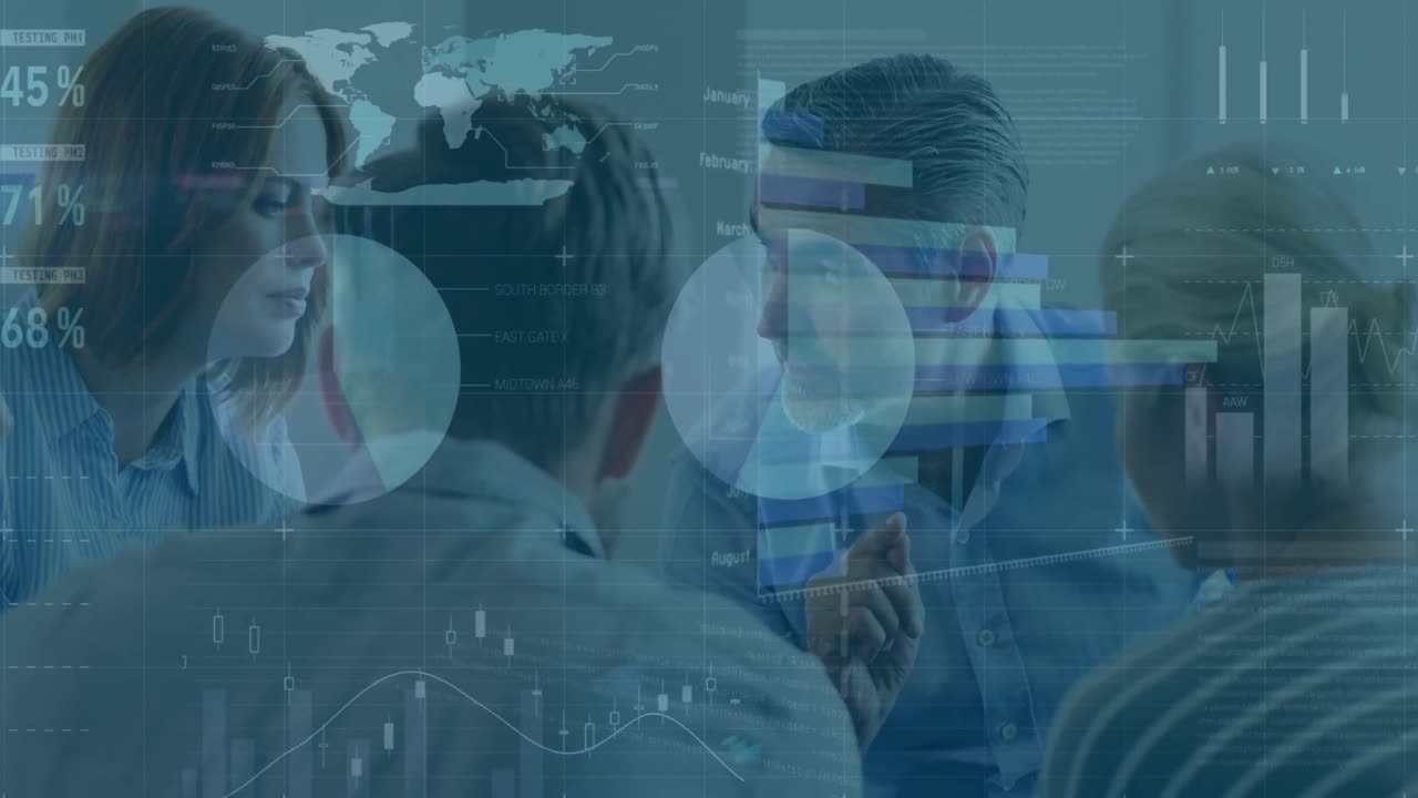 사무실에서 동료들과 대화하는 백인 고위 인사에 대한 데이터 처리의 애니메이션