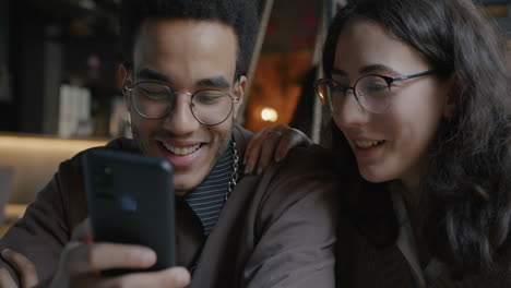 couple looking at a phone in a cafe