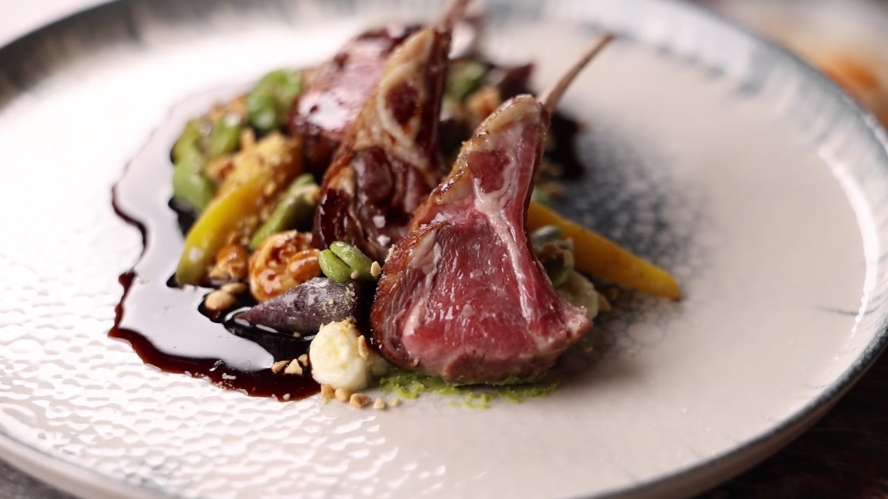Gourmet Lamb Chops Plated with Vegetables and Sauce