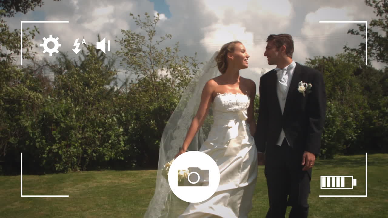 tomar fotos de una novia y un novio en una cámara digital