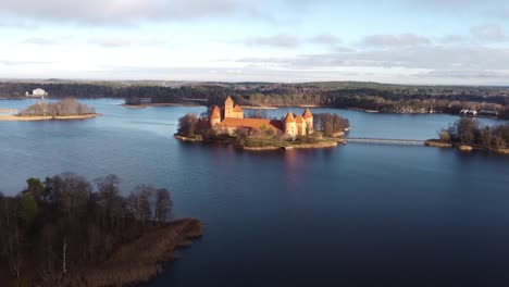 Trakai-castle-medieval-gothic-Island-castle,-located-in-the-Galve-lake