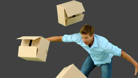 hombre torpe dejando caer cajas en la pantalla gris