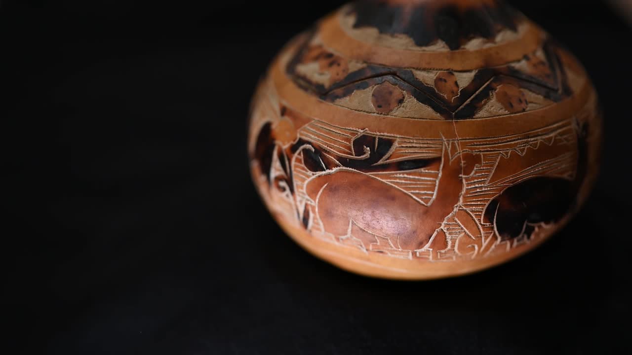 recipiente hecho de una calabaza seca, antigüedad peruana