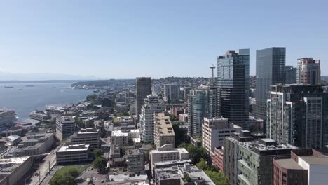 vuelo aéreo de un día soleado en el centro de seattle