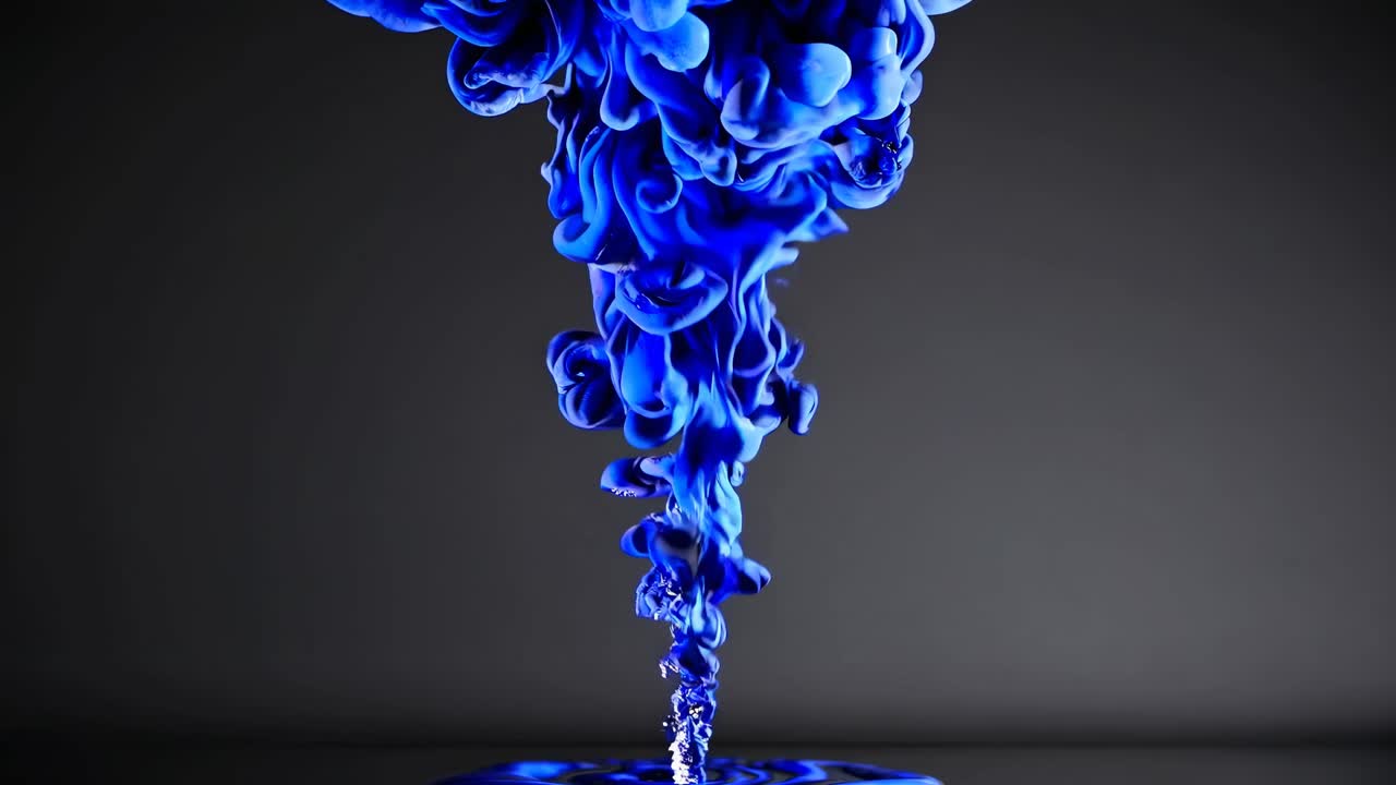 tinta azul en el agua