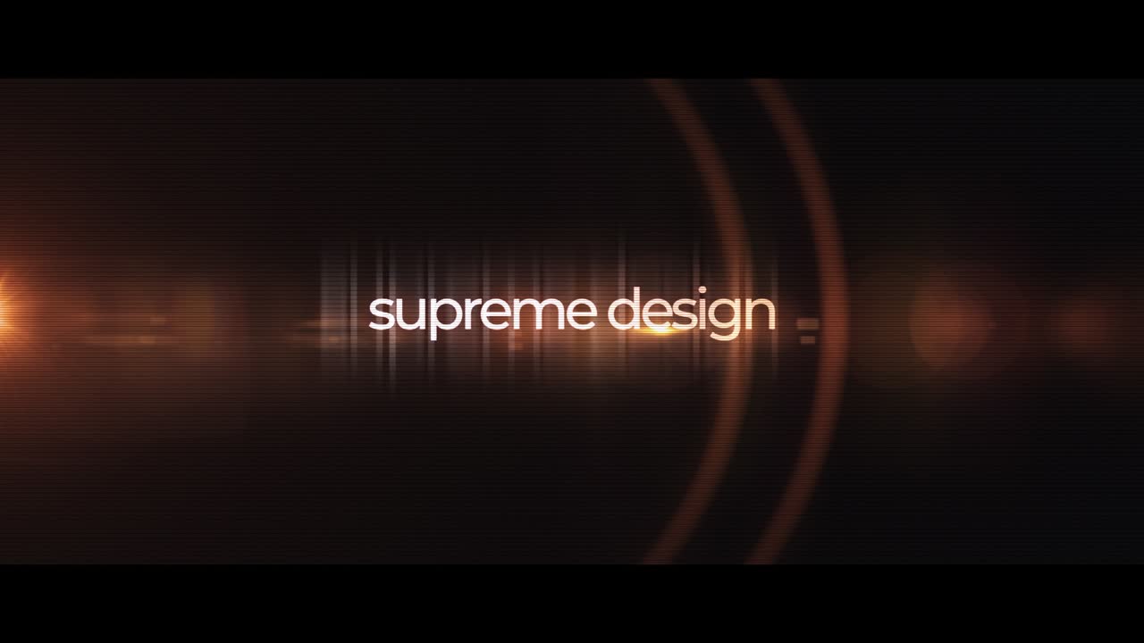 Filmisk introsekvens med glitch-effekter og lens flares.
