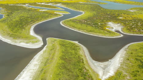 Imágenes-De-Drones-Capturan-Una-Vista-Aérea-De-Soda-Lake-Carrizo-Plain,-California