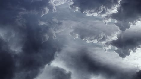 nubes oscuras en el cielo con tormenta oscura 4k