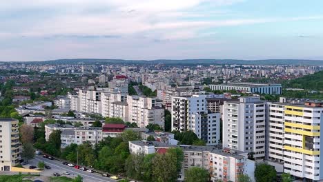 Vista-De-La-Ciudad-De-Iasi-Desde-Rumania-Filmada-Desde-Un-Dron-En-El-área-De-Cug.