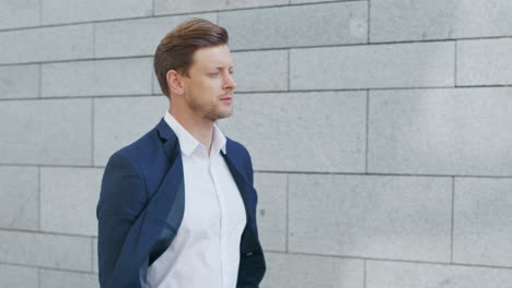 Concentrated-businessman-going-on-city-street.-Business-man-walking-for-work