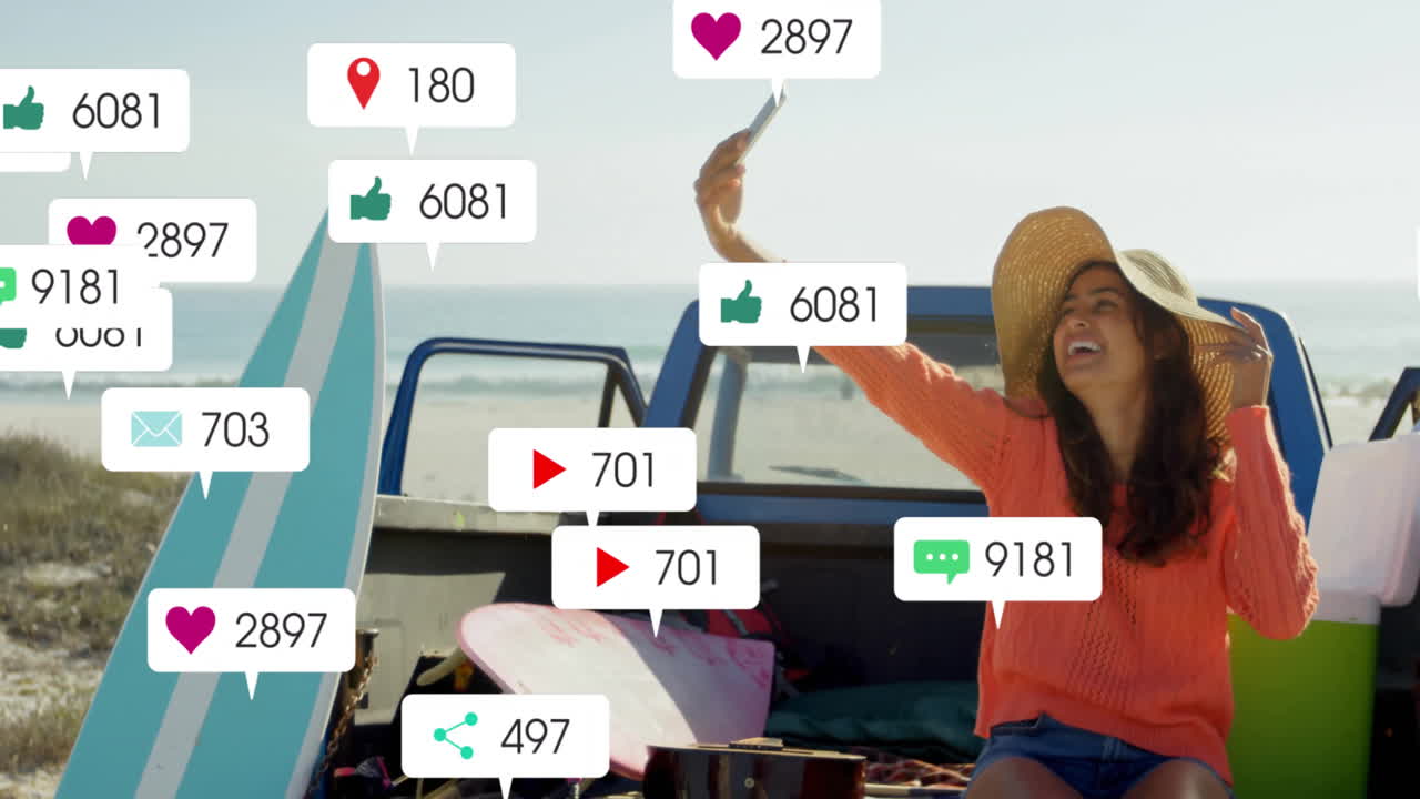 tomar selfies en la playa, notificaciones en las redes sociales animación sobre la escena