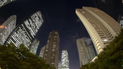 Shinjuku-Oficinas-Noche-01