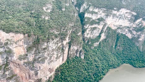 Aufnahme-Der-Sumidero-Schlucht-Und-Des-Flusses,-Der-Sie-Durchquert