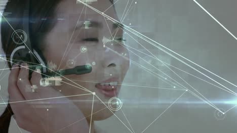 휴대폰 헤드 ⁇ 을 착용한 사업가 여성에 대한 연결 네트워크의 애니메이션