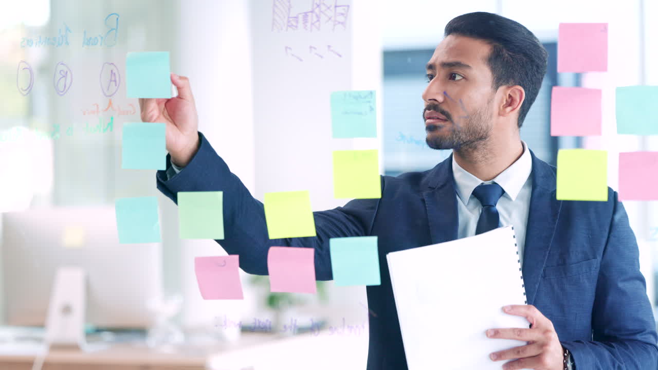 Marketing agent thinking of global business