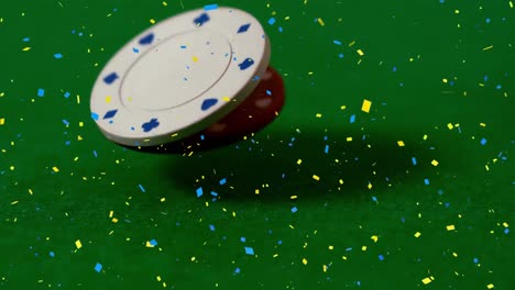 Animation-Von-Pokerchips,-Die-Vor-Einem-Grünen-Hintergrund-Fallen