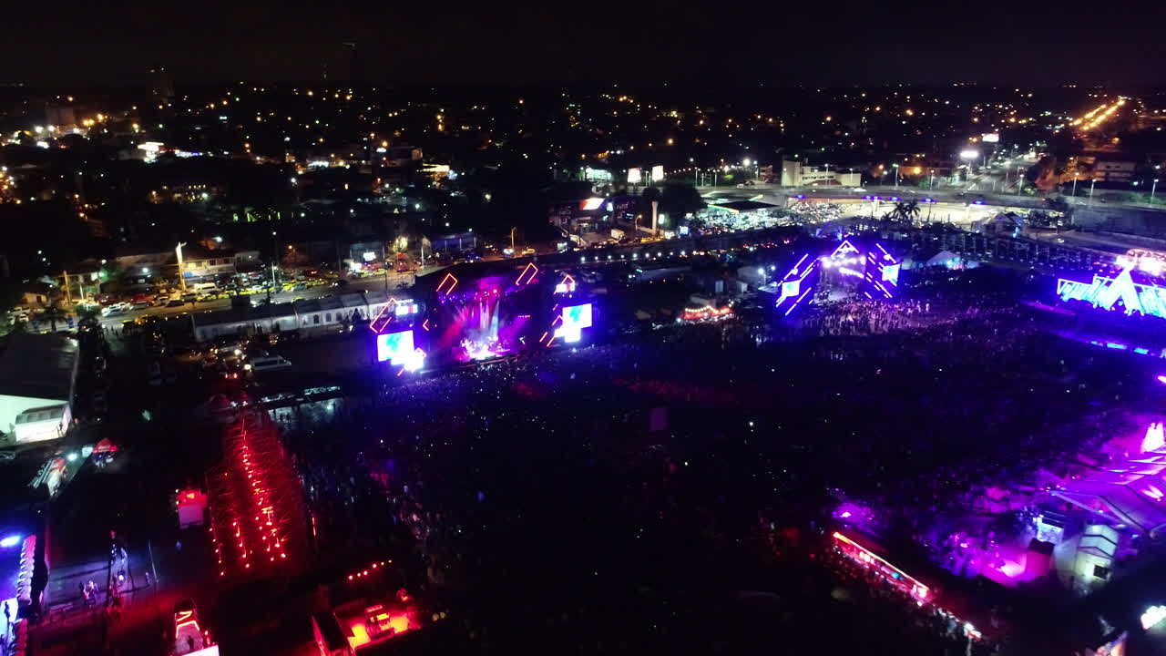 festival de música por la noche