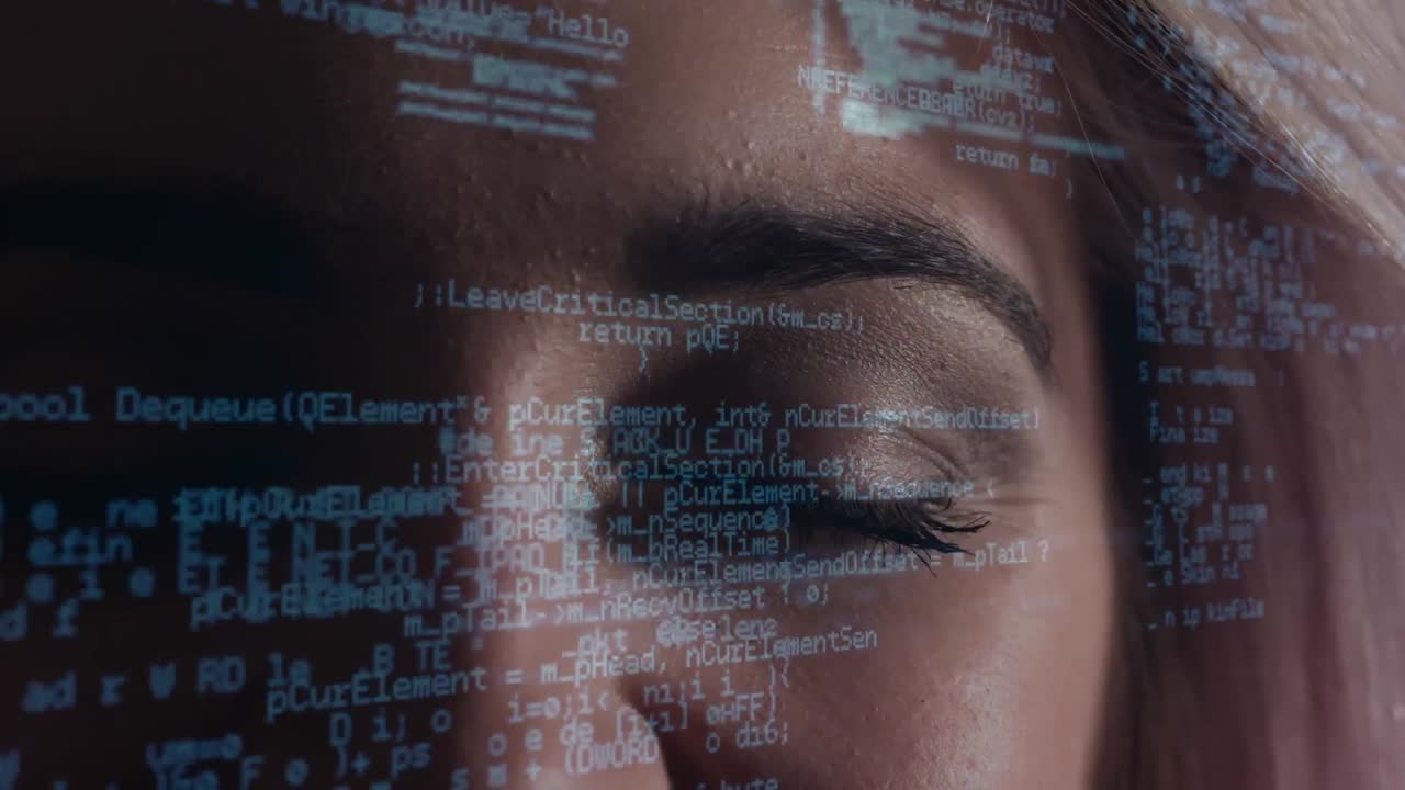 animación del procesamiento de datos sobre la mujer caucásica