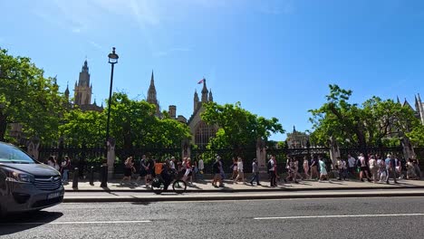 vehicles and pedestrians near iconic london landmark