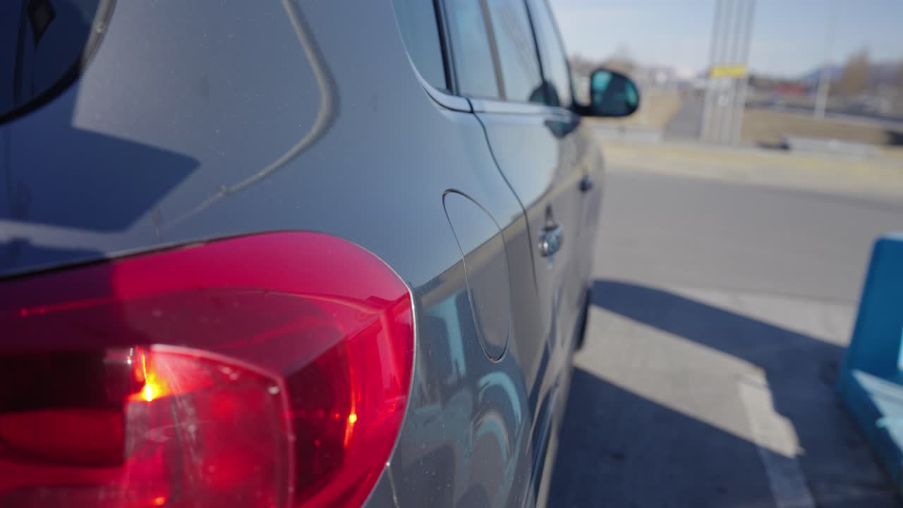 Fueling the car, opening the car's tank, Iceland