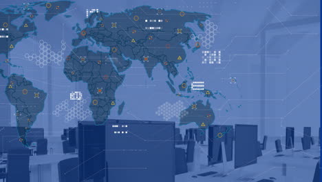 Animación-Del-Procesamiento-De-Datos-Financieros-Y-Mapa-Mundial-Sobre-Oficinas-Con-Computadoras-En-Escritorios