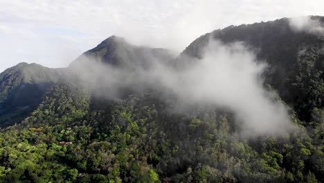 Clouds-over-Valle-de-Anton-volcanic-crater-walls-in-central-Panama-extinct-volcano,-Aerial-pan-right-shot