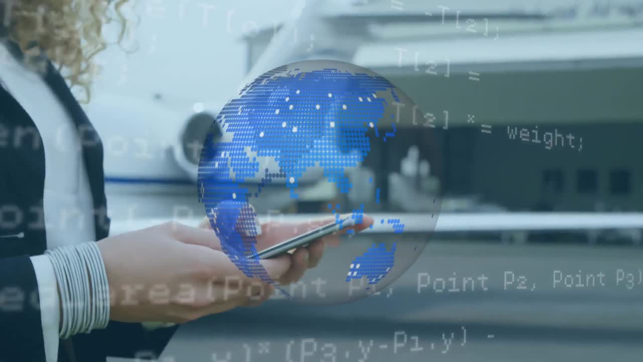 animación de un globo giratorio y procesamiento de datos, sobre un hombre de negocios que usa un teléfono inteligente junto al avión