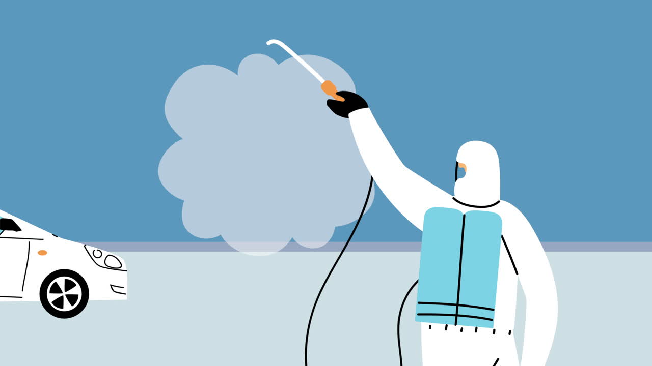 trabajador con traje de bioseguridad y servicio de pulverización de desinfectante en taxi