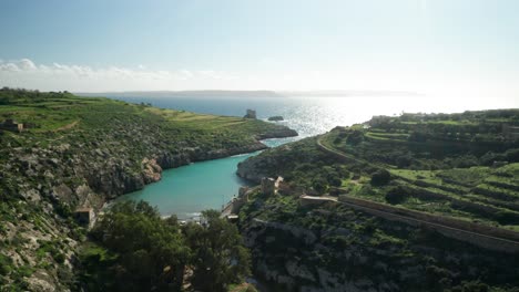 Antenne:-Kleine-Isolierte-Magrr-Ix-xini-Bucht-An-Einem-Sonnigen-Tag-Auf-Der-Insel-Gozo